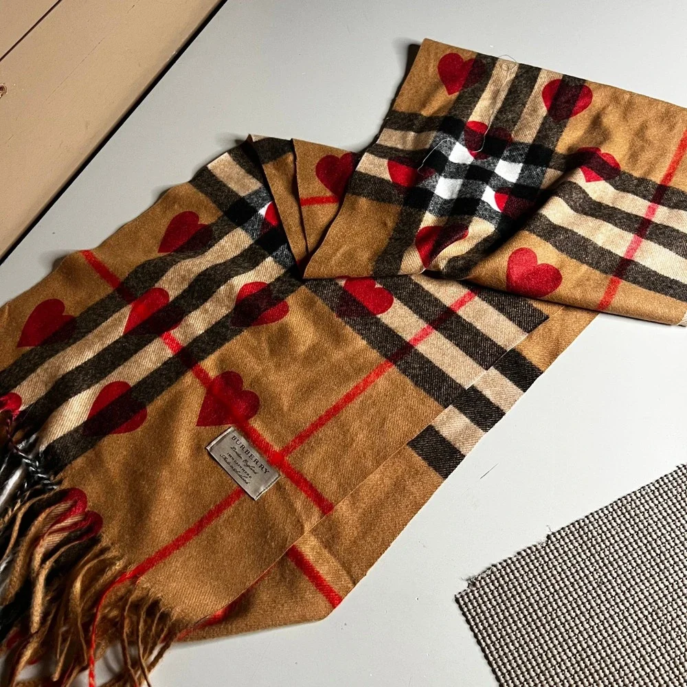 Burberry Cashmere Scarf Camel Check Red Heart Print‎ Made in Scotland Fringe